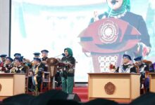 Kepala LLDIKTI VI Prof Aisyah Endah Palupi memberikan sambutan pada Wisuda ke-79 UMP