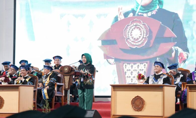 Kepala LLDIKTI VI Prof Aisyah Endah Palupi memberikan sambutan pada Wisuda ke-79 UMP