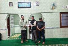 Penyerahan bantuan bakti sosial oleh Ketua Bikersmu Kota Magelang Bustanul Arifin di Pondok Pesantren Tahfidzul Quran PAY Muhammadiyah Piyungan Sawangan.