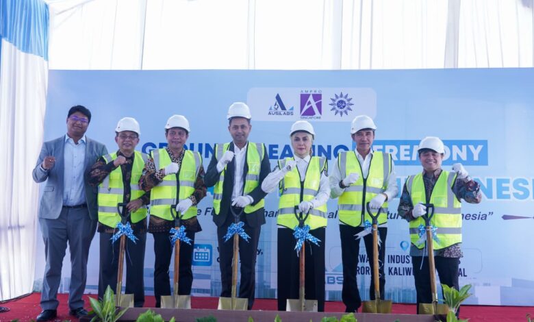 Prosesi groundbreaking pabrik obat Muhammadiyah di Kendal oleh jajaran pimpinan dan investor