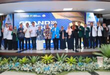 Rektor UNIMUS, pimpinan FK, dan tamu undangan foto bersama saat Grand Launching PPDS Obstetri dan Ginekologi UNIMUS di RS UNIMUS Semarang.