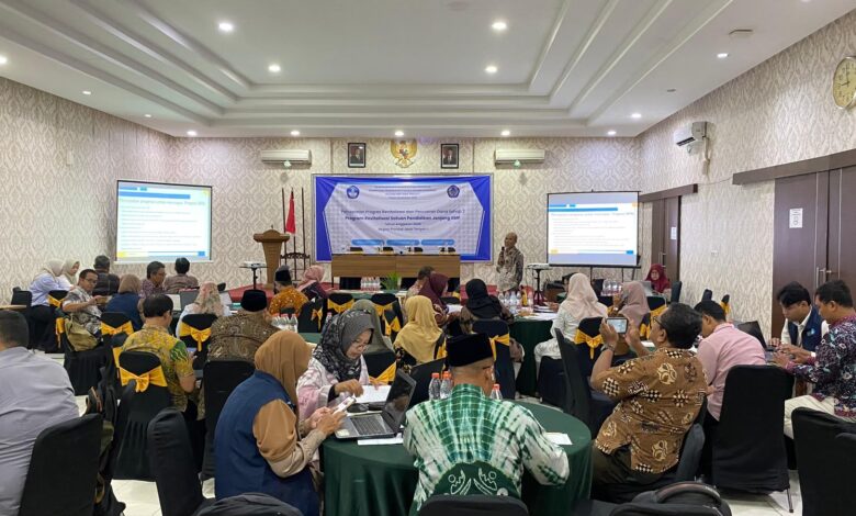 Suasana Klinik Percepatan Progres Fisik dan Pencairan Dana Tahap 2 Program Revitalisasi SMP di Jawa Tengah bersama UMS.