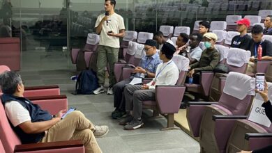 Suasana program pengabdian internasional UMS Mahasiswa Muslim Taiwan di NCKU Tainan saat peserta menyampaikan pertanyaan.