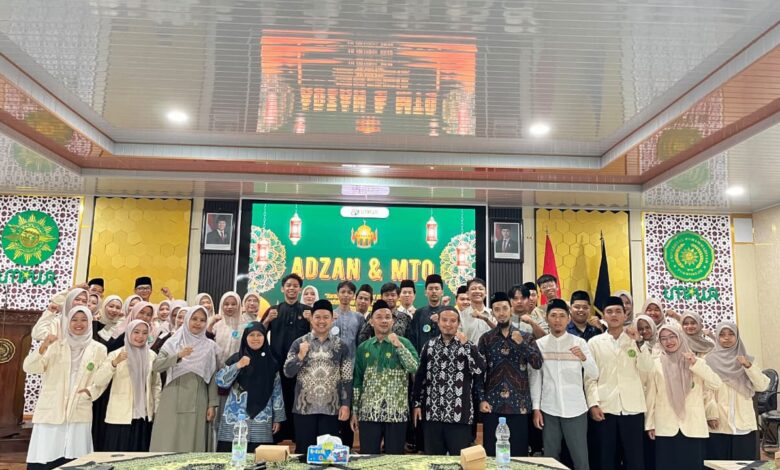 Peserta Lomba Adzan dan MTQ foto bersama pimpinan UMPWR dalam rangka semarak Milad ke-62 UMPWR.
