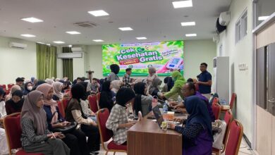 Suasana pemeriksaan kesehatan gratis mahasiswa UNIMUS di Aula GKB 3