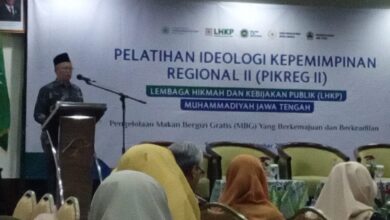 Koordinator LHKP PWM Jawa Tengah Prof. Zakiyuddin menyampaikan sambutan pada Pelatihan Ideologi Kepemimpinan pengelolaan Makan Bergizi Gratis di Semarang.
