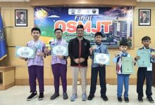Penyerahan penghargaan kepada siswa berprestasi pemenang Olimpiade Sains Muhammadiyah 2026 (OSMJT Season 5)