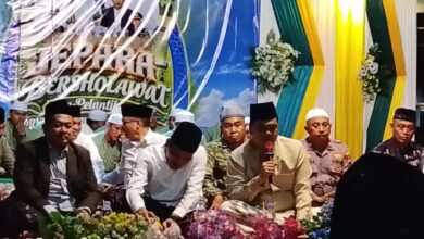 Pengurus PCM Karimunjawa bersama Bupati Jepara dan Forkopimda menghadiri acara Jepara Bersalawat di Kecamatan Karimunjawa.