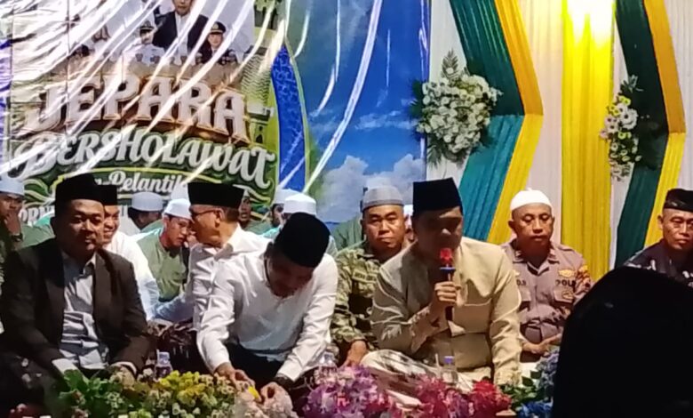 Pengurus PCM Karimunjawa bersama Bupati Jepara dan Forkopimda menghadiri acara Jepara Bersalawat di Kecamatan Karimunjawa.