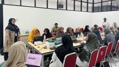 Pelatihan digitalisasi tata kelola sekolah UMS bersama pengurus Majelis Dikdasmen PCM Kartasura di FEB UMS.