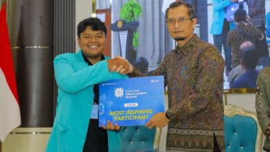 Jody Julian Putra Caesar, mahasiswa FHIP UMS, menerima penghargaan Most Inspiring Participant di ajang Future Leader Summit 2026.