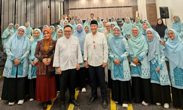 Kader PDNA Temanggung bersama peserta lain dan narasumber berfoto bersama dalam kegiatan Training of Trainers (TOT) DILAN Jawa Tengah di Semarang.
