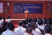 Rektor UMP Prof Dr Jebul Suroso memberikan sambutan dalam peluncuran Pelatihan Kompetensi CPMI MRC UMP Batch 2 di Purwokerto, didampingi pimpinan BP3MI Jateng.