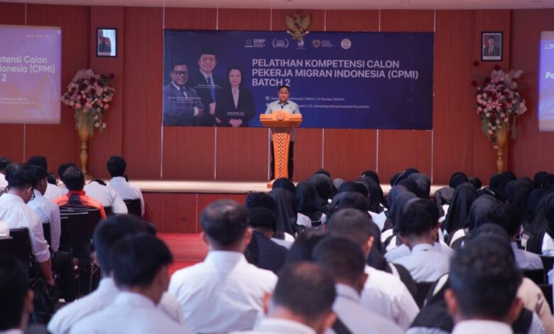 Rektor UMP Prof Dr Jebul Suroso memberikan sambutan dalam peluncuran Pelatihan Kompetensi CPMI MRC UMP Batch 2 di Purwokerto, didampingi pimpinan BP3MI Jateng.