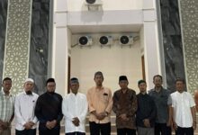 Pengurus PCM Moga Pemalang foto bersama pengurus Pesantren Lansia Masjid At Taqwa Ngaliyan Semarang saat studi tiru lansia tangguh
