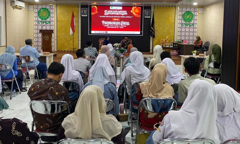 Suasana Lokakarya Menulis Konten Media Sosial dan Pengumuman Pemenang Lomba Cipta Puisi dan Cerpen di UMPWR.