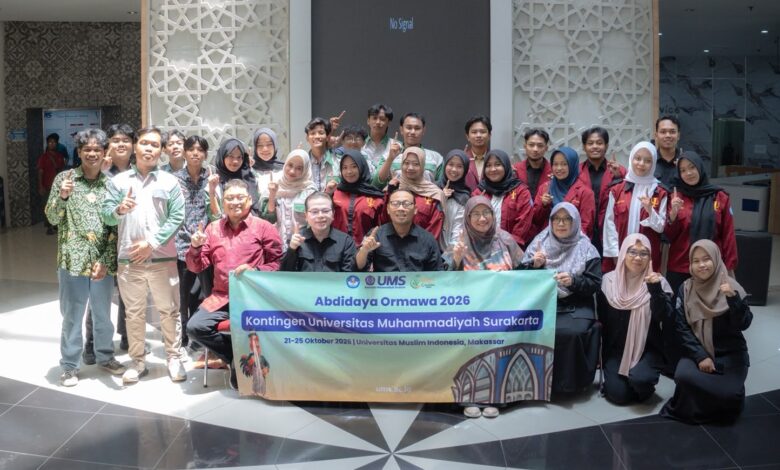 UMS lepas tim mahasiswa kontingen Abdidaya Ormawa 2026 dan Kompetisi Jembatan Indonesia saat pelepasan di Lobby Gedung Induk Siti Walidah.
