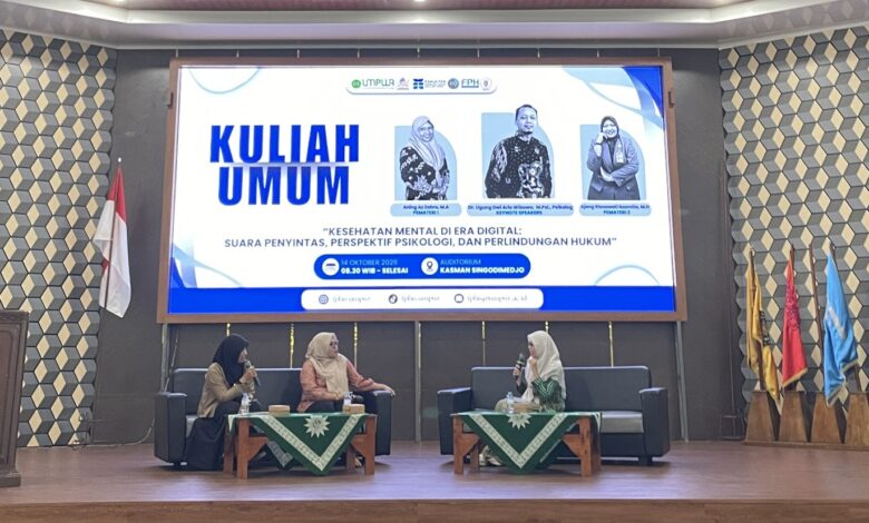 Tiga pemateri dan moderator menyampaikan materi pada kuliah umum kesehatan mental dan hukum digital di Auditorium Kasman Singodimedjo UMPWR.