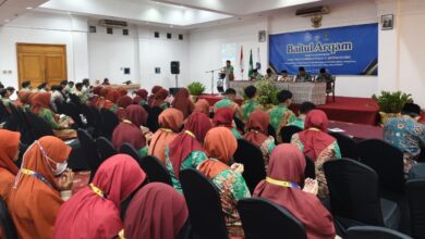 Peserta Baitul Arqam SMK Muhammadiyah 1 Wonosobo mendengarkan pemaparan materi di Hotel Kresna Wonosobo.