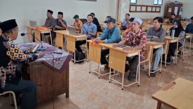 Peserta mengikuti kegiatan Bimtek eKTAM Muhammadiyah dan aplikasi SATUMU di MIM PK Kateguhan Sawit Boyolali.