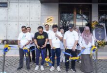 Prosiding pemotongan pita peresmian Samara Gym Purwokerto oleh Rektor UMP Prof. Dr. Jebul Suroso dan jajaran pimpinan.