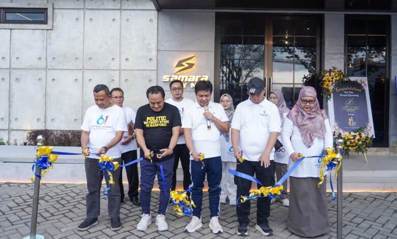 Prosiding pemotongan pita peresmian Samara Gym Purwokerto oleh Rektor UMP Prof. Dr. Jebul Suroso dan jajaran pimpinan.