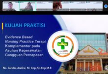 Tampilan presentasi Zoom kuliah praktisi UNIMUS oleh Ns. Sandra Andini tentang Evidence Based Nursing Practice terapi komplementer gangguan pernapasan.