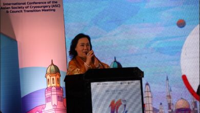 Prof Yenni Thamrin memberikan sambutan di forum pakar kanker dunia ASC 10 Semarang mengapresiasi Muhammadiyah dan RS UNIMUS