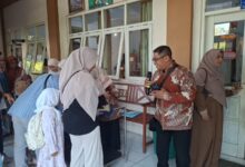 Suasana antusias orang tua dan calon siswa baru saat mengikuti PPDB SD Mugu Muntilan yang menghadirkan 24 psikolog.