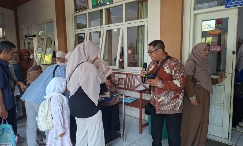 Suasana antusias orang tua dan calon siswa baru saat mengikuti PPDB SD Mugu Muntilan yang menghadirkan 24 psikolog.