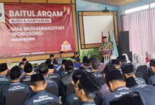 Suasana kegiatan Baitul Arqam Wonosobo yang diikuti oleh guru dan karyawan SMA Muhammadiyah Wonosobo di Glamping Sikembang.