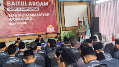 Suasana kegiatan Baitul Arqam Wonosobo yang diikuti oleh guru dan karyawan SMA Muhammadiyah Wonosobo di Glamping Sikembang.