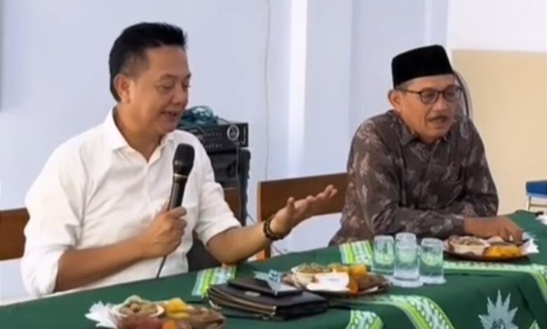 Direktur Al-Azhar BSD H. Noor Khoirudin menyampaikan pemaparan kunci sekolah unggul di SMP Muliya Jepara