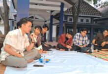 Suasana diskusi mahasiswa MPQ UMS dalam acara NGOPAQ 2 saat membahas adab dan hakikat kritik serta demonstrasi menurut Islam.