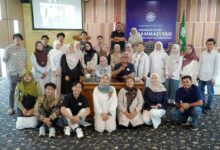 Peserta dan pemateri foto bersama dalam pelatihan fotografi jurnalistik Eco Bhinneka Muhammadiyah di Gedung Pusat Dakwah Muhammadiyah Jakarta.