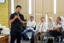 Hanif Indhie Pratama memaparkan materi strategi mengolah informasi untuk media sosial di hadapan peserta pelatihan Eco Bhinneka Muhammadiyah.