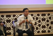 Hilma Fanniar Rohman, Direktur Eksekutif PSKP UAD, saat memaparkan hasil riset evaluasi program Prabowo Gibran di Yogyakarta.