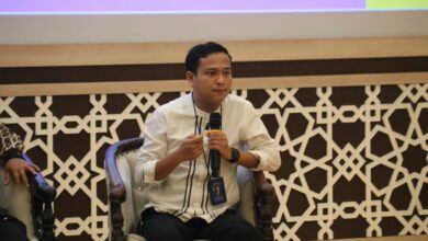 Hilma Fanniar Rohman, Direktur Eksekutif PSKP UAD, saat memaparkan hasil riset evaluasi program Prabowo Gibran di Yogyakarta.