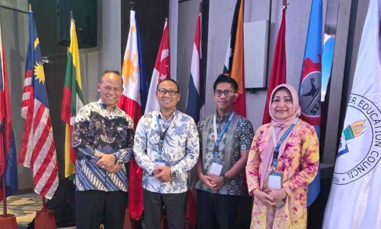 Delegasi UMS berfoto bersama dalam SEAMEO Executive Meeting 2026 di Manila Filipina untuk perkuat program calon guru ASEAN