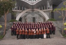 Foto bersama dosen dan mahasiswa Pendidikan Profesi Ners UMPP yang berhasil meraih peringkat 3 nasional pada UKNI 2026.