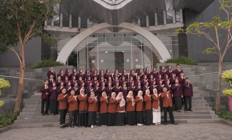 Foto bersama dosen dan mahasiswa Pendidikan Profesi Ners UMPP yang berhasil meraih peringkat 3 nasional pada UKNI 2026.