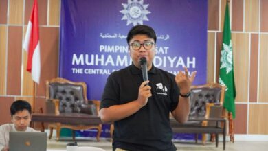 Abyan Daffa memaparkan strategi dan cara membuat talking head video dalam pelatihan media Muhammadiyah di Jakarta.