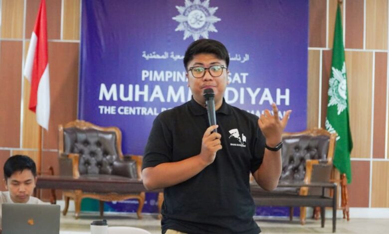 Abyan Daffa memaparkan strategi dan cara membuat talking head video dalam pelatihan media Muhammadiyah di Jakarta.