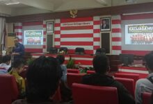 Pustakawan memandu pemaparan materi User Education bagi mahasiswa Pascasarjana di Perpustakaan UIN Sunan Kalijaga Yogyakarta.