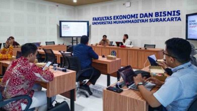 Suasana diskusi ilmiah Dosen UMS dan akademisi University of Gothenburg Swedia mengenai inovasi AI dalam pembelajaran akuntansi di FEB UMS.