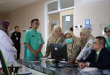 Tim evaluasi kredensialing RS UMS AR Fachrudin BPJS Kesehatan meninjau sistem pelayanan di Surakarta.