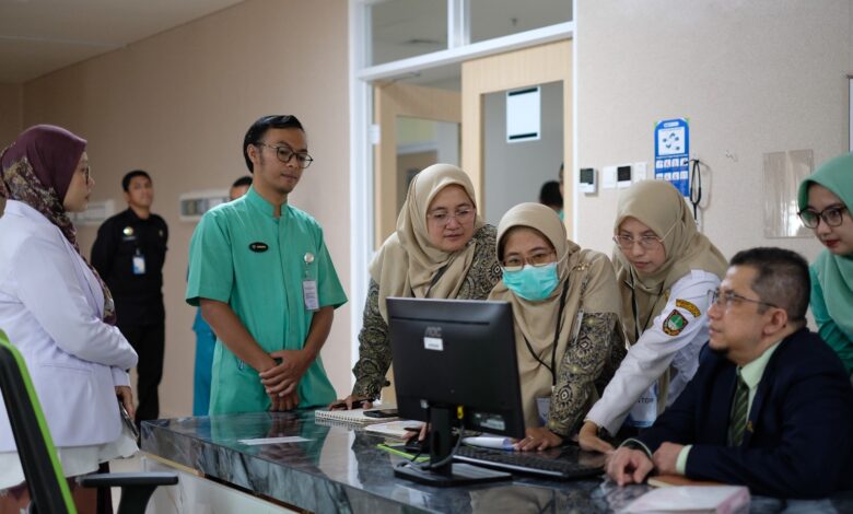 Tim evaluasi kredensialing RS UMS AR Fachrudin BPJS Kesehatan meninjau sistem pelayanan di Surakarta.