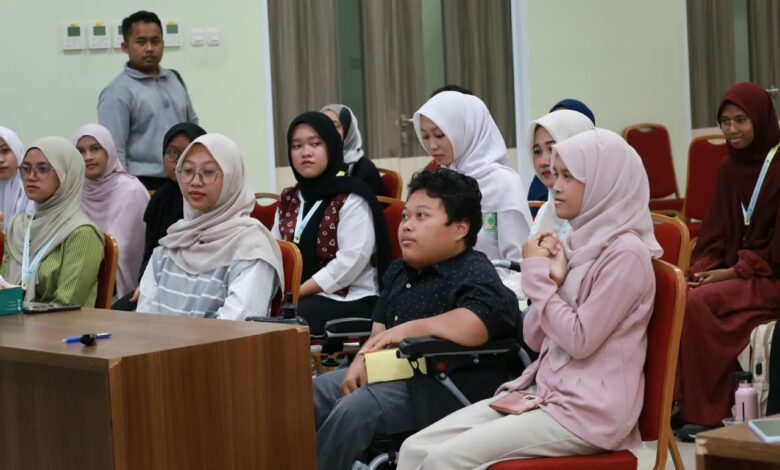Pelatihan motivasi mahasiswa disabilitas ULD Unimus Semarang dalam sesi pembelajaran kampus