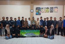 Foto bersama kontingen HW Boyolali dan pembina saat acara pelepasan Mahrojan Penghela di PonpesMU Manafi’ul ‘Ulum Sambi.
