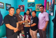 Pengurus PWPM dan KOKAM Jawa Tengah saat menjenguk dan memberikan dukungan kepada anggota KOKAM korban kecelakaan Tol Kendal.